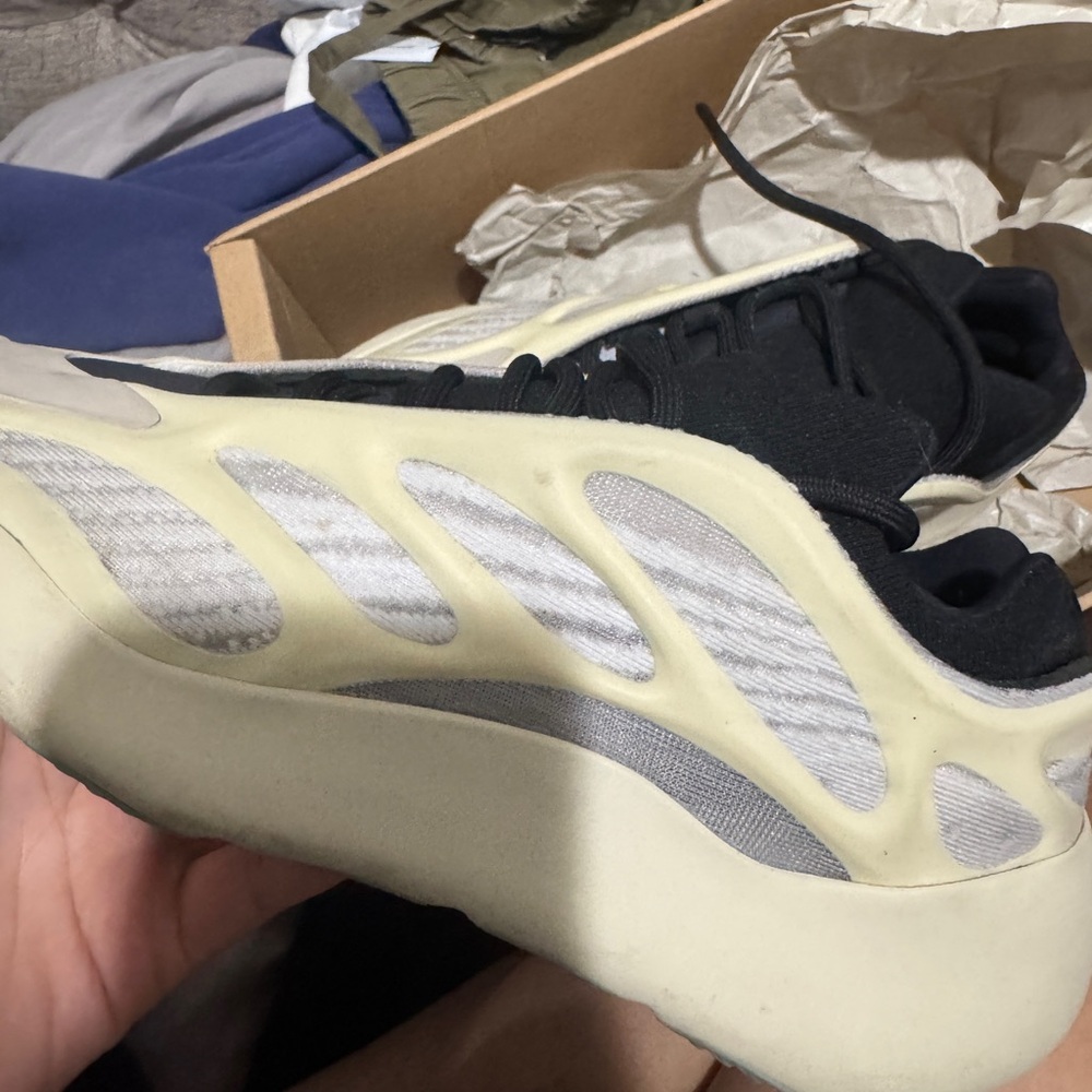 Adidas Yeezy 700 V3 Azalea